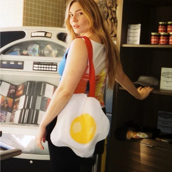 NWT Lisa Says Gah x Tyler McGillivary Frankie Tote Bag Novelty Fried Egg - Picture 3 of 5